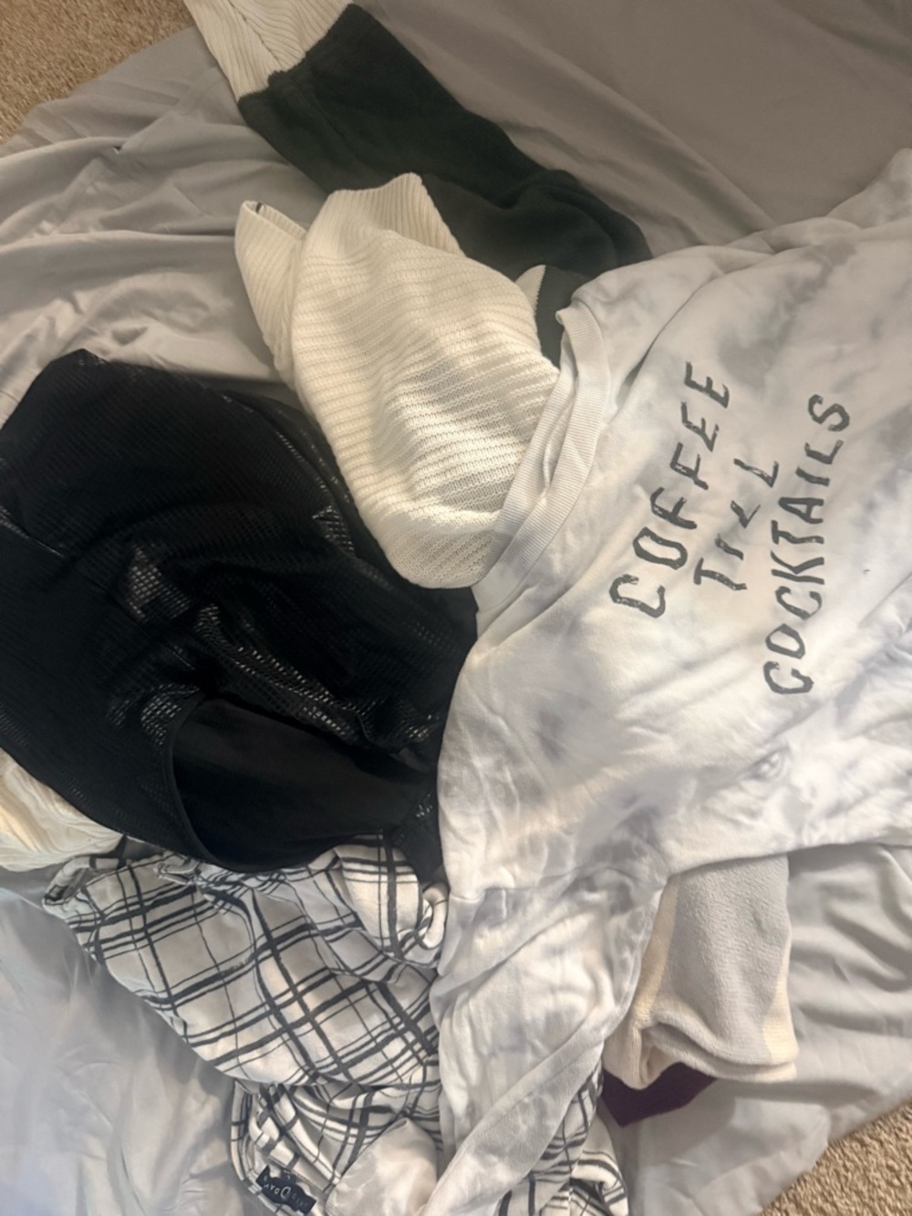 Bundle of 8 different women’s tops